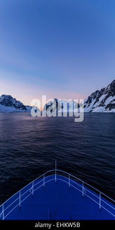 Le lever du soleil, l'Antarctique, Canal Lemaire Banque D'Images