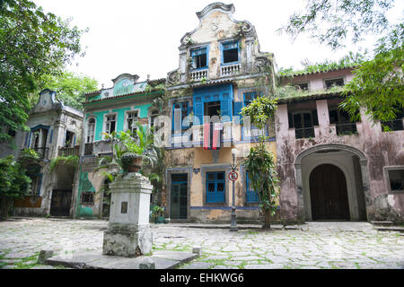 Largo do Boticário square avec ancien maisons néocoloniales de Cosme Velho, à Rio de Janeiro, Brésil Banque D'Images