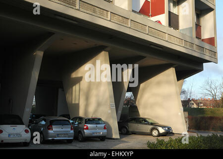 Parking de l'immeuble moderniste Unité d'habitation conçue par Le Corbusier (1957) à Berlin, Allemagne. Banque D'Images