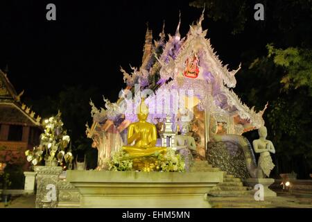 Allumé Wat Sri Suphan Silver temple à Chiang Mai, Thaïlande Banque D'Images