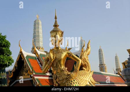 Golden Kinnari, Temple de Bouddha d'Émeraude, Bangkok, Thaïlande Banque D'Images