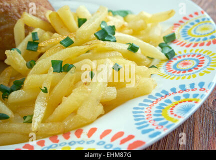 Kip a rencontré frieten - plat traditionnel en Belgique poulet frit avec des frites Banque D'Images