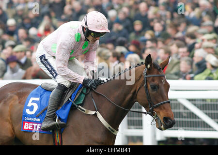 13.03.2015 - Cheltenham, Djakadam monté par Ruby Walsh, sur le chemin du départ pour la Cheltenham Gold Cup Betfred Chase Grade 1. Credit : Lajos-Eric turfstock.com/Balogh Banque D'Images