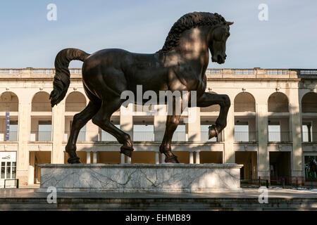 Milan, hippodrome, cheval en bronze, conçu par Leonardo Da Vinci Banque D'Images