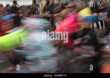 Les athlètes exécuter le demi-marathon Hervis à Prague, République tchèque. Banque D'Images