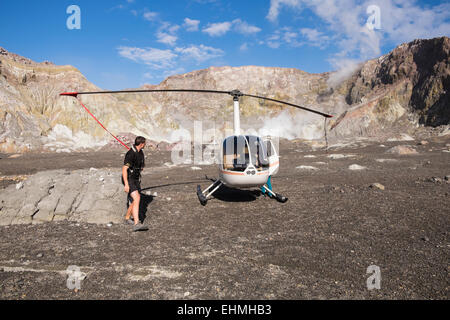 Vol en hélicoptère à l'Ile Blanche volcano 50km au large de Whakatane en Nouvelle-Zélande. Banque D'Images