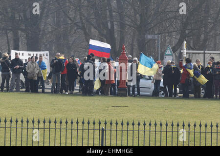 Berlin, Allemagne. 16 mar, 2015. président joachin gauck de poroschenko allemand, petro accueille, président de l'Ukraine, avec les honneurs militaires au château de Bellevue le 16 mars 2015 à Berlin, Allemagne. crédit : reynaldo chaib paganelli/Alamy live news Banque D'Images