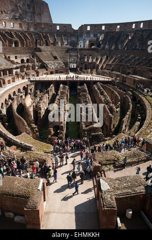 Le colisée ou Coliseum, également connu sous le nom de l'amphithéâtre Flavien, Rome, Latium, Italie. Banque D'Images