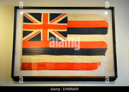 Hawaiian historique drapeau dans la vieille cour et Custom House Museum, Lahaina, Maui, Hawaii, USA Banque D'Images