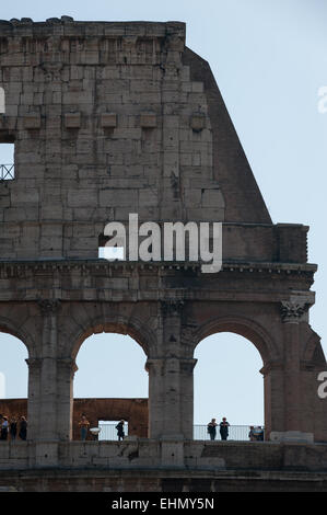 Le colisée ou Coliseum, également connu sous le nom de l'amphithéâtre Flavien, Rome, Latium, Italie. Banque D'Images