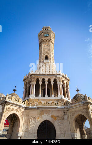 Tour de l'horloge historique, il a été construit en 1901 et accepté comme le symbole officiel de la ville d'Izmir, Turquie Banque D'Images