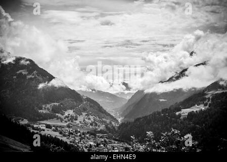 Alpes européennes, contraste élevé mountain photo en noir et blanc Banque D'Images
