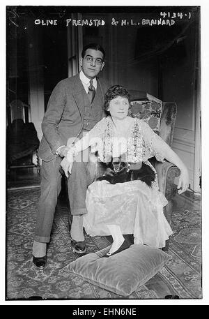 Cette photographie historique montre Olive Fremstad, chanteuse d'opéra, et H.L. Brainard, éditeur de musique. Fremstad était une soprano renommée au début du XXe siècle, et cette image illustre la collaboration entre les deux dans le domaine de la musique et de l'opéra. Banque D'Images
