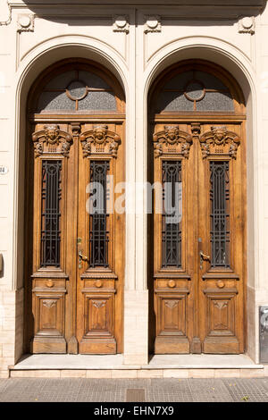 L'ARGENTINE, Buenos Aires, San Nicolas, deux grandes portes doubles de l'Hôtel Europa Banque D'Images