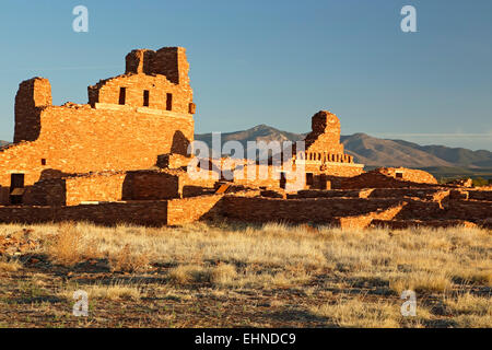 Eglise et ruines pueblo, Salinas Pueblo Missions National Monument, New Mexico USA Banque D'Images