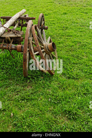 Vieux rayons de la roue en bois Banque D'Images