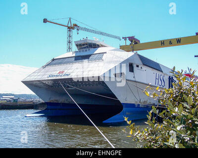 Stena HSS 1500 découverte de service haute vitesse ferry, appartenant à Stena Line, stockés jusqu'à Belfast avant d'être envoyé en Suède pour être mis au rebut. Le bateau était trop coûteux et tous les navires HSS a été retiré de toutes les routes (Dún Laoghaire/Holyhead, Belfast/Stranraer) Banque D'Images