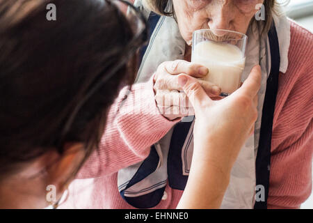 Accueil résidentiel pour la maladie d'Alzheimer personne âgée. Banque D'Images
