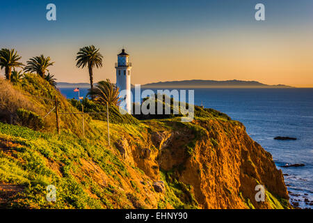 Point de vue Vicente phare au coucher du soleil, dans la région de Rancho Palos Verdes, en Californie. Banque D'Images