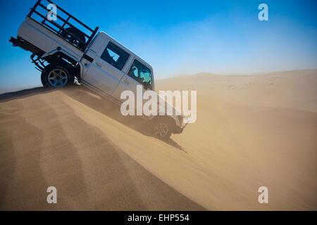 Dune Bashing par un jour de vent dans le désert du Namib, Namibie Banque D'Images