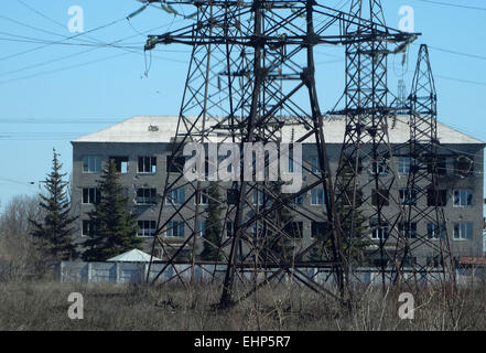 L'Ukraine. Mar 16, 2015. Dans les rues d'Ilovaysk. - Pris en août 2014 Ilovaysk sous tension des militants pro-russes de poste de ravitaillement d'armes et de munitions. Selon le centre de presse du ministère de la défense de l'Ukraine le 16 mars 2015 à partir de la Russie est arrivé dans la ville de 16 wagons de munitions. Crédit : Igor Golovnov/Alamy Live News Banque D'Images