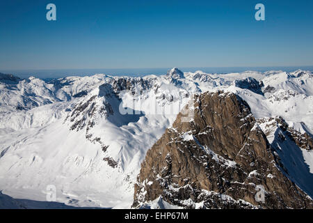 Les sommets de l'Roggspitze Karhorn et Tannberg dans l'arrière-plan du sommet du Valluga St Anton Arlberg Autriche Banque D'Images