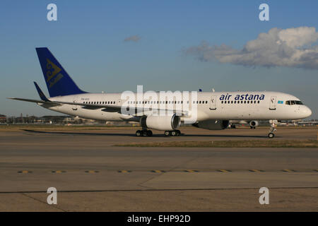 AIR ASTANA 757 Banque D'Images