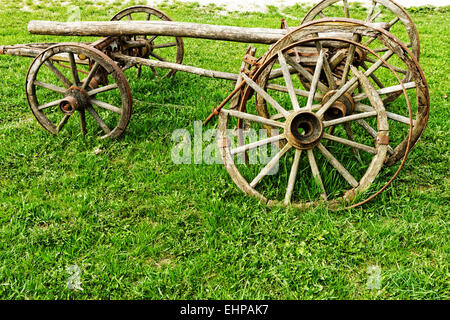 Vieux rayons de la roue en bois Banque D'Images
