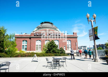 Vue de côté de la Tacoma, Washington Union Station -- maintenant réutilisé dans un palais de justice -- sur une journée ensoleillée. Banque D'Images