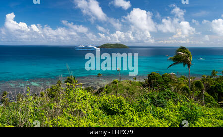 Dravuni Island est situé à Fidji et est une carte postale de l'île tropical parfait avec ses plages parfaites et chaleureux habitants. Banque D'Images