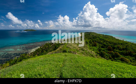 Dravuni Island est situé à Fidji et est une carte postale de l'île tropical parfait avec ses plages parfaites et chaleureux habitants. Banque D'Images