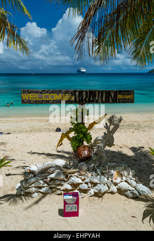 Dravuni Island est situé à Fidji et est une carte postale de l'île tropical parfait avec ses plages parfaites et chaleureux habitants. Banque D'Images