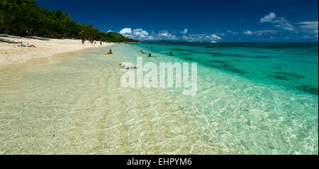 Dravuni Island est situé à Fidji et est une carte postale de l'île tropical parfait avec ses plages parfaites et chaleureux habitants. Banque D'Images