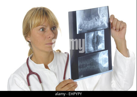 Femme médecin avec x-ray film Banque D'Images