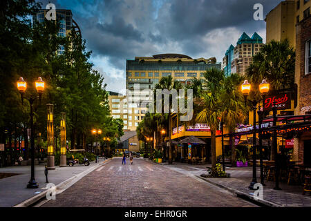 Menaces sur une brique street dans le centre-ville d'Orlando, en Floride. Banque D'Images