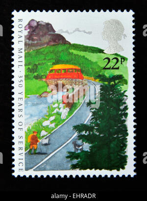 Timbre-poste. La Grande-Bretagne. La reine Elizabeth II. 1985. 350 ans de Royal Mail Service public postal. 22p. Banque D'Images