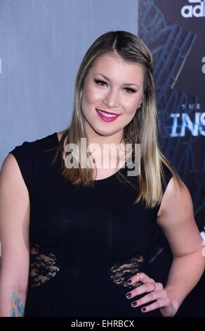 Jessi sourit à arrivés pour la série divergente : Première mondiale d'insurgés, Ziegfeld Theatre, New York, NY 16 Mars, 2015. Photo par : Gregorio T. Binuya/Everett Collection Banque D'Images