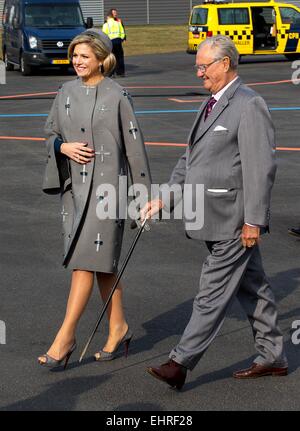 Copenhague, Danemark. 17 mars, 2015. Sm La Reine Maxima des Pays-Bas et Son Altesse Royale le Prince Henrik de Danemark lors de l'arrivée à l'aéroport Kastrup et la cérémonie officielle du 1er jour de l'état 2 jours visite du couple royal néerlandais au Danemark. Dpa : Crédit photo alliance/Alamy Live News Banque D'Images