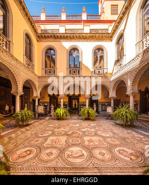 Espagne Séville, cour intérieure avec des mosaïques romaines. Sevilla, Palais de la Comtesse de Lebrija, Palacio de la Condesa de Lebrija. Banque D'Images