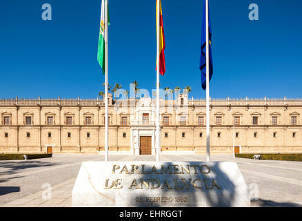 Espagne Séville. Le parlement de l'Andalousie, dans la ville historique de l'hôpital de las Cinco Llagas bâtiment. Gouvernement régional autonome. Banque D'Images