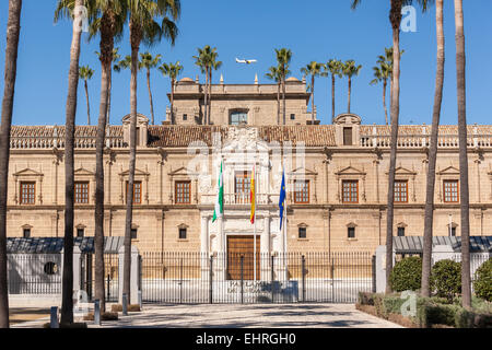 Espagne Séville. L'hôpital de las Cinco Llagas building, siège du Parlement de l'Andalousie. Gouvernement régional autonome. Banque D'Images