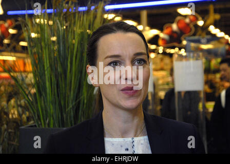 Copenhague, Danemark. 17 mars, 2015. Mme Kristen Brosbol, ministre danois de l'environnement et social-démocrates dévoile de nouvelles ONG danoise par le nom de réflexion à Copenhague. L'organisation sœur du conseil consultatif auprès des consommateurs du groupe de réflexion, d'autres invités ont été l'Ajna Philip présidente du conseil consultatif des consommateurs et Mme Lone Loklint, homme politique danois et membre du parlement danois. Crédit : François doyen/Alamy Live News Banque D'Images