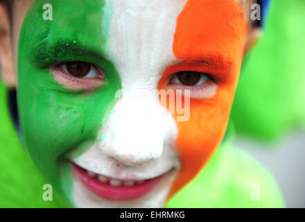 Tullamore, Irlande. 17 mars, 2015. Pilip Ziabek 6 à partir de la Pologne qui vit maintenant à Tullamore, à la St Patricks Day Parade à Tullamore, Co Offaly, Irlande. Credit : James Flynn/Alamy Live News Banque D'Images