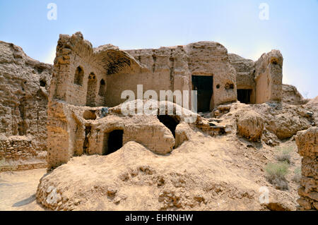 Ruines d'une ancienne maison de village de Kharanaq en Iran Banque D'Images