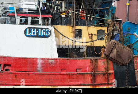 Mer du Nord trawler ancrés dans le port à Eyemouth, Berwickshire, en Écosse Banque D'Images