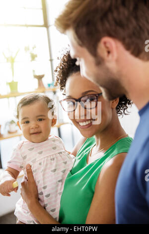 Portrait de parents avec bébé fille Banque D'Images