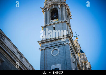 Bell Tower, Cathédrale de l'Almudena, situé dans le domaine des Habsbourg, l'architecture classique Banque D'Images