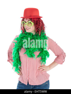 Femme en costume de carnaval avec perruque et Bowler, isolé sur fond blanc Banque D'Images