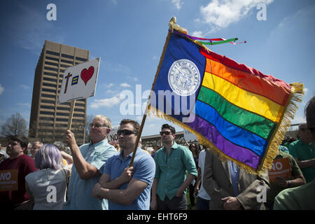 Atlanta, GA, USA. Mar 17, 2015. Rassemblement de manifestants à l'extérieur de la Géorgie statehouse espérant un projet de 'Liberté religieuse' le projet de loi avant que les législateurs est défait en avril. Le nouveau projet de loi entraînerait une augmentation de la discrimination à l'égard de la communauté GLBT et les conséquences inattendues, selon les porte-parole de rallye. Crédit : Robin Rayne Nelson/ZUMA/Alamy Fil Live News Banque D'Images