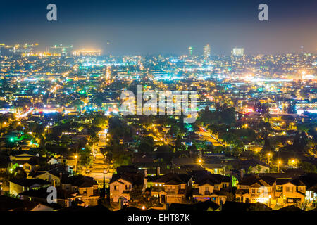Vue de nuit Hilltop Park, à Signal Hill, à Long Beach, Californie. Banque D'Images